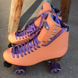NEW MOXI BEACH BUNNY ROLLER-SKATES, WOMENS 10/10.5